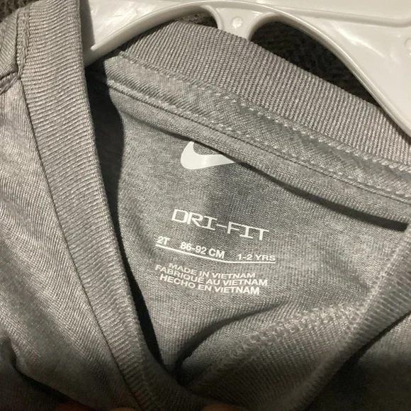 Nike Boys' Toddler 2T Dri-FIT Swoosh T-Shirt & Shorts, 2-Piece Set, Grey & Black - Picture 5 of 7